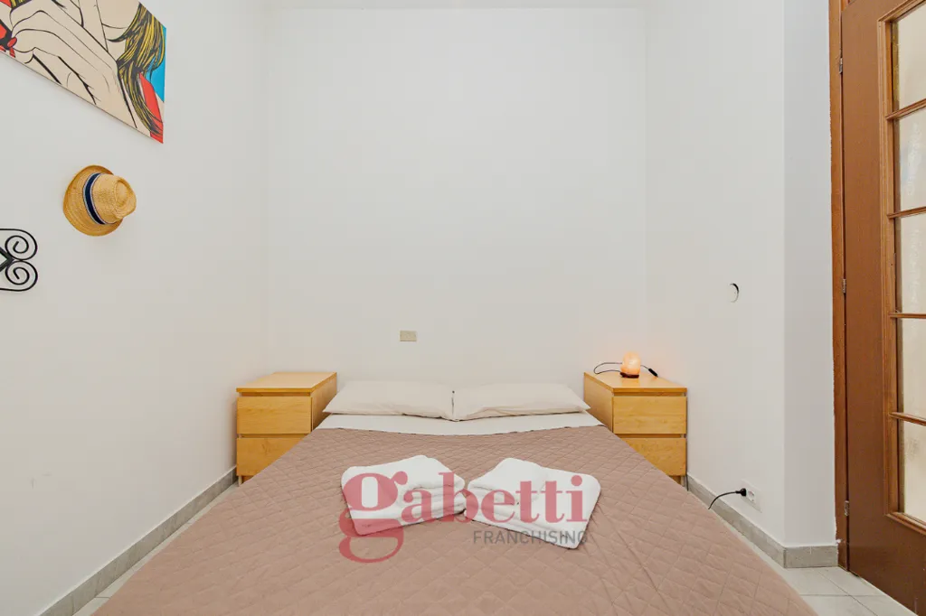 Camere da letto - Appartamento con terrazzino in stabile d'epoca a Milano