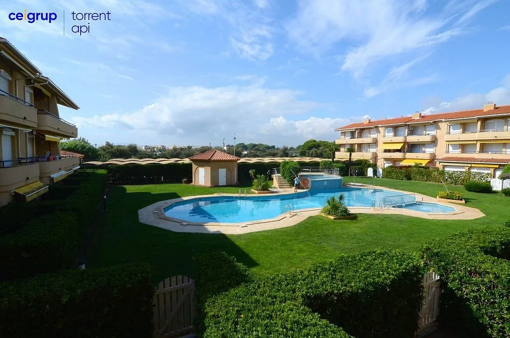 Piscina - Renovated Apartment with Sea View in L'Estartit