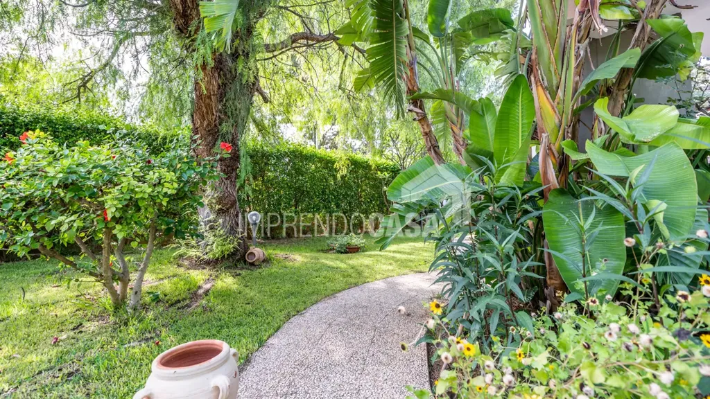 Jardin - Villa with Private Garden in Mondello, Palermo