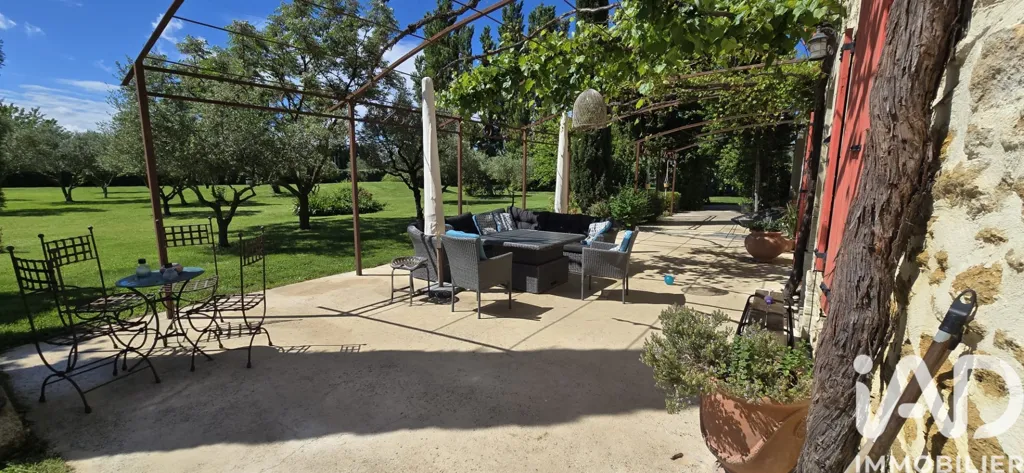 Terrasse - Mas Rénové avec Piscine Potentielle à Sarrians