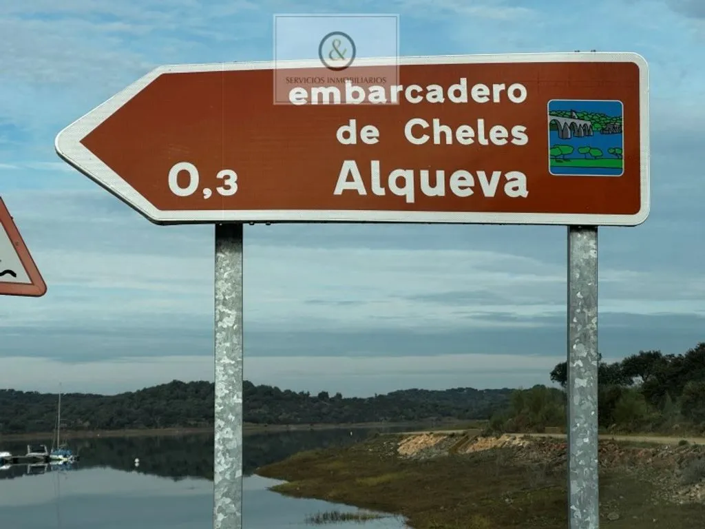 Villa with Coastal Access in Cheles, Extremadura