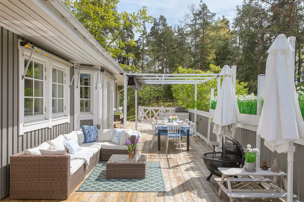 Terrasse - Modern Villa with Pool in Northern Lännersta
