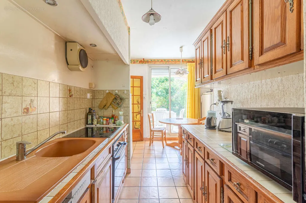 Maison avec Piscine et Jardin à Gignac-la-Nerthe