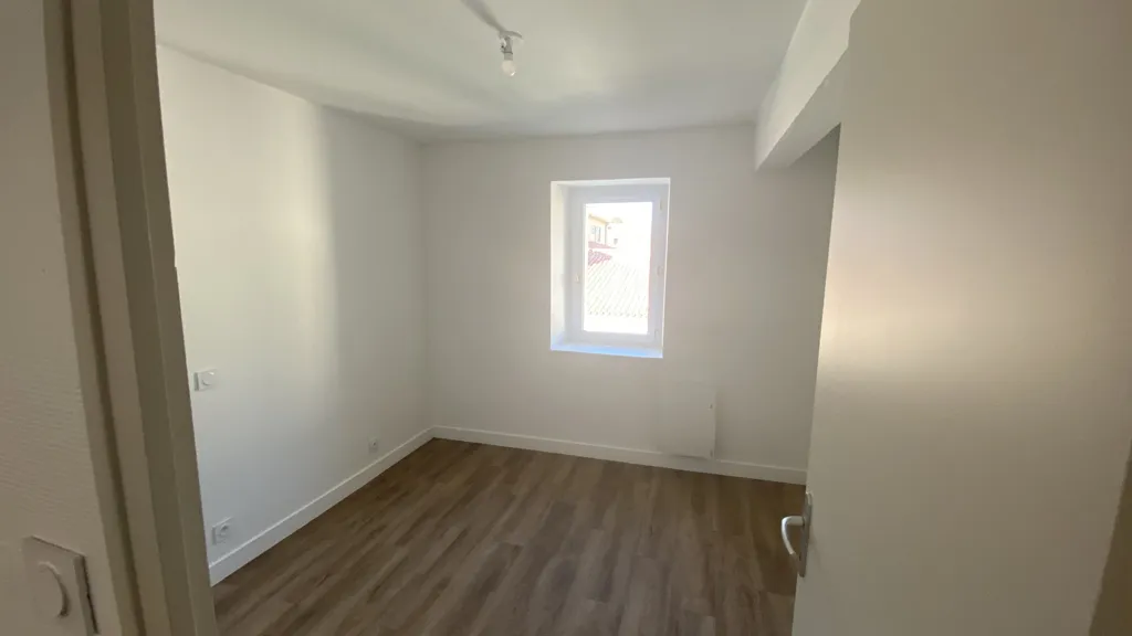 Toad - 3-Bedroom Flat in Central Herbiers