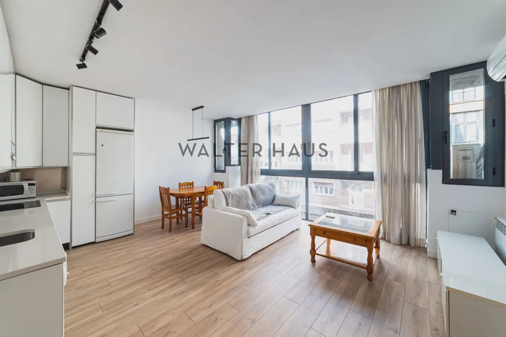 Séjour - Flat with Sky-Light in Goya, Madrid