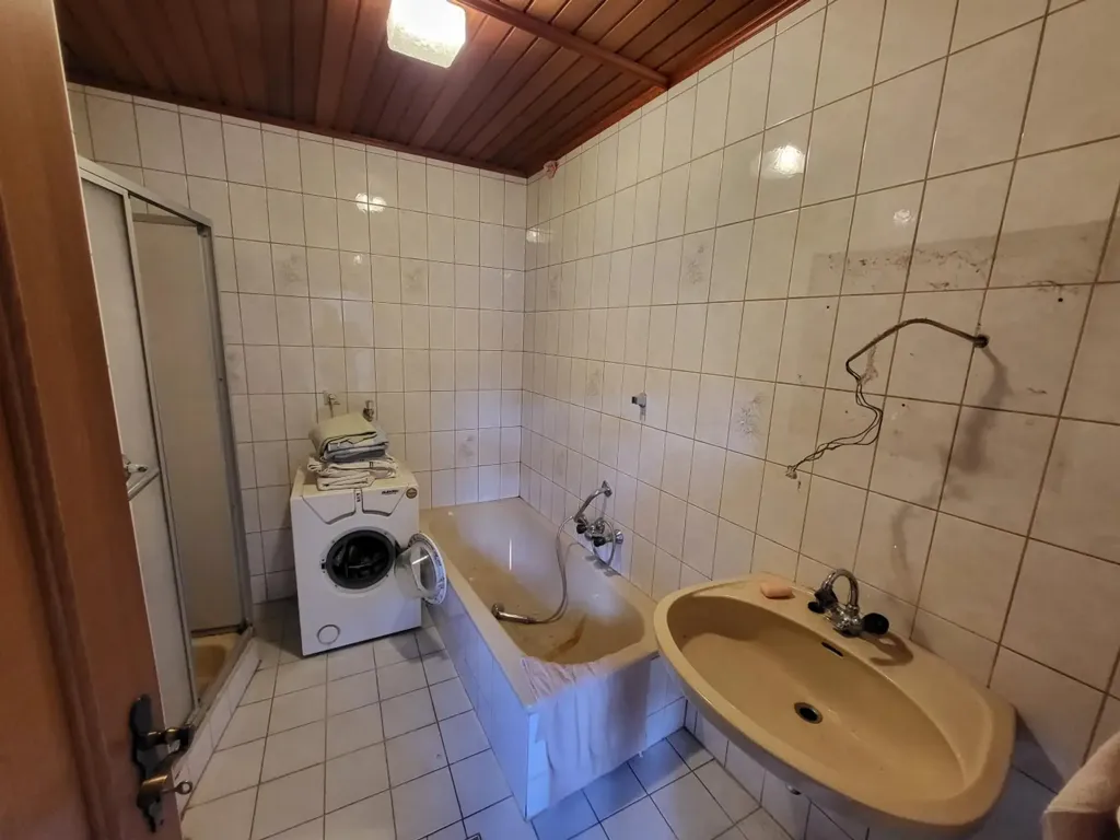 Bagni - House with Wine Cellar in Heldenberg
