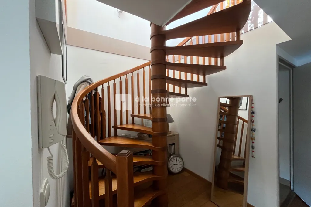 Toad - Ricciotti-Signed Duplex with Sea View in Bandol