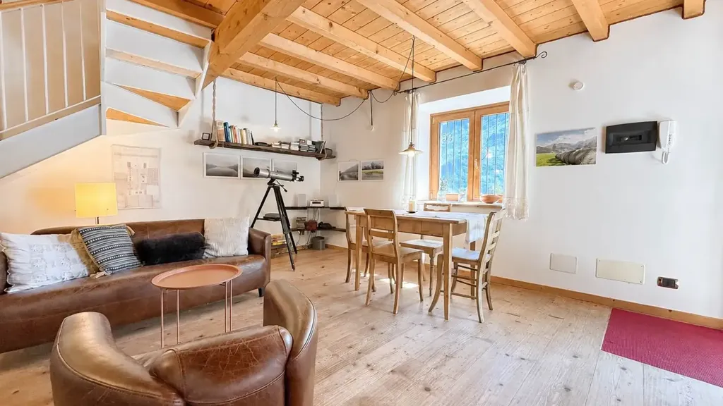 Séjour - Rustic Stone House with Garden in Sorico