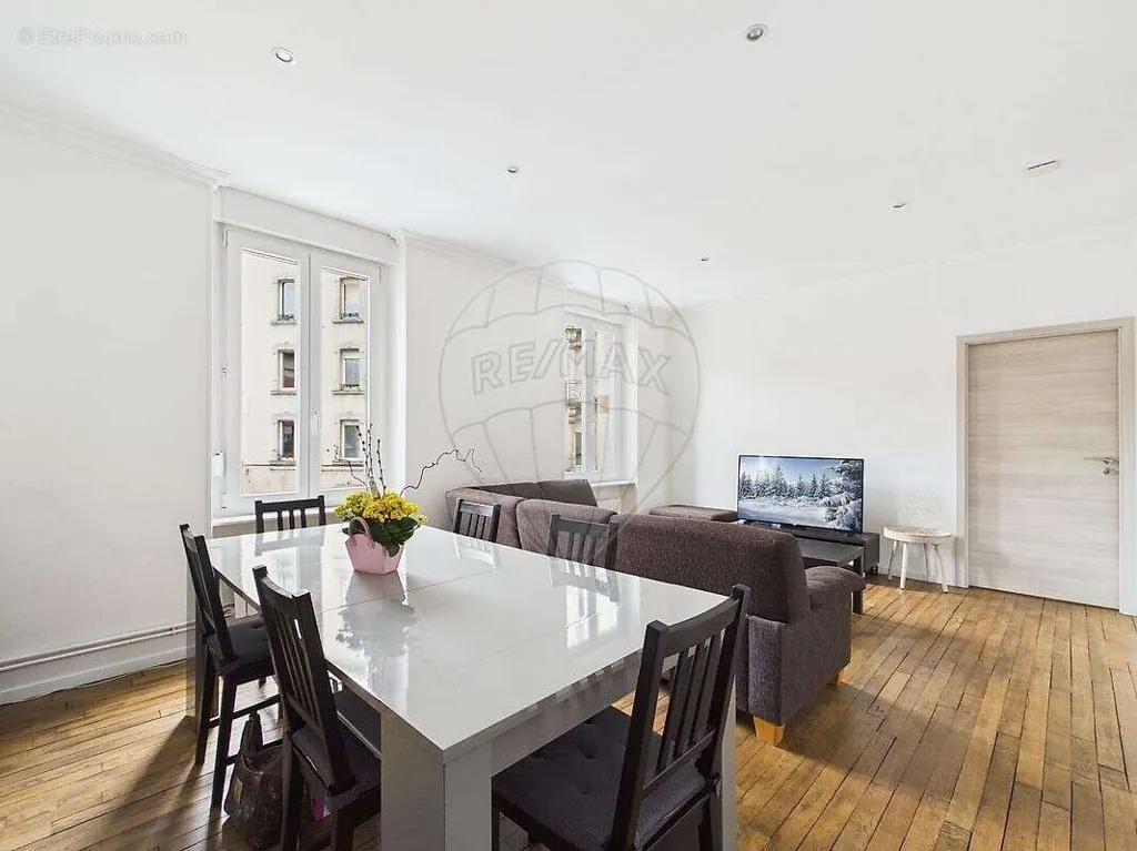 Séjour - Appartement + Studio avec Jardin à Longwy