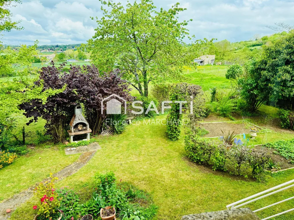 Garden - Charming House with Veranda in Nanteuil