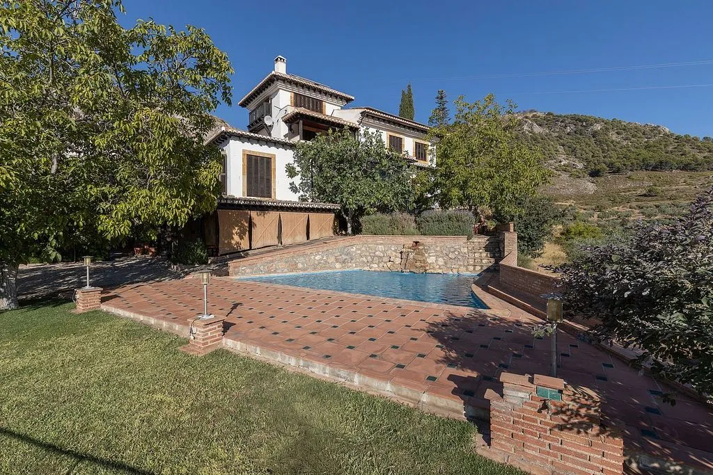 Piscine - Chalet with Pool and Terrace in Nívar