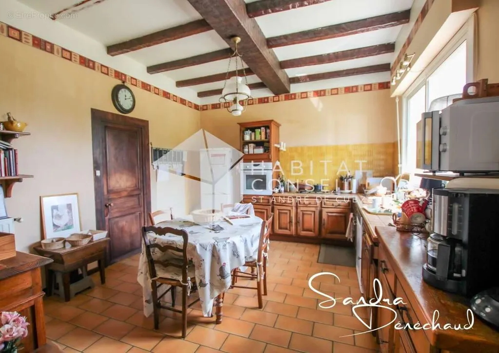 Cuisine - Maison en Pierres avec Jardin à Bourg