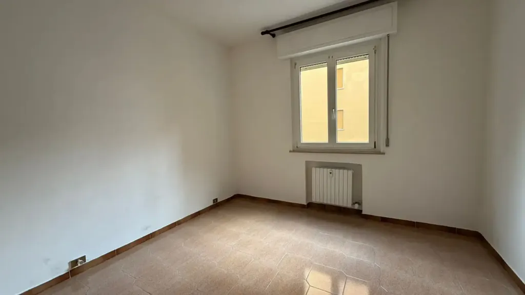 Rooms - Three-Bedroom Apartment with Balcony in Parma