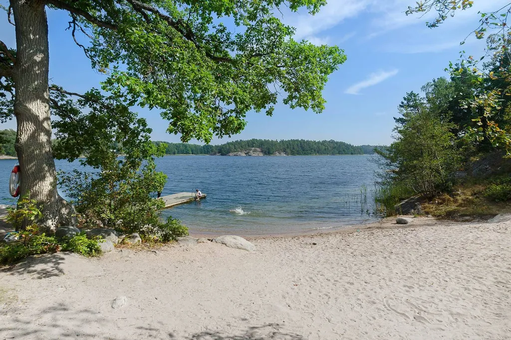 Two Renovated Cottages with Sea View in Långvik