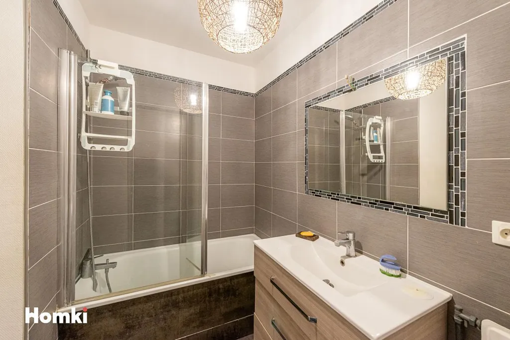 Salles de bain - T3 Lumineux avec Garage à Petite-Forêt