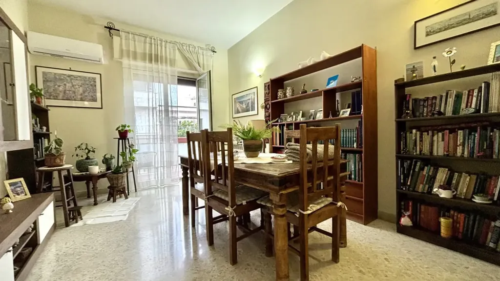 Sala da pranzo - 5-Bedroom Apartment with Balcony in Palermo