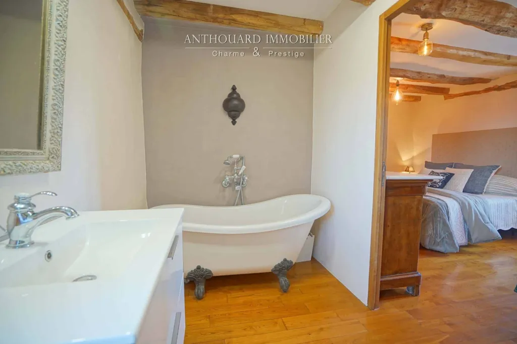 Vannitoad - Rustic Stone Farmhouse with Pool in Périgord