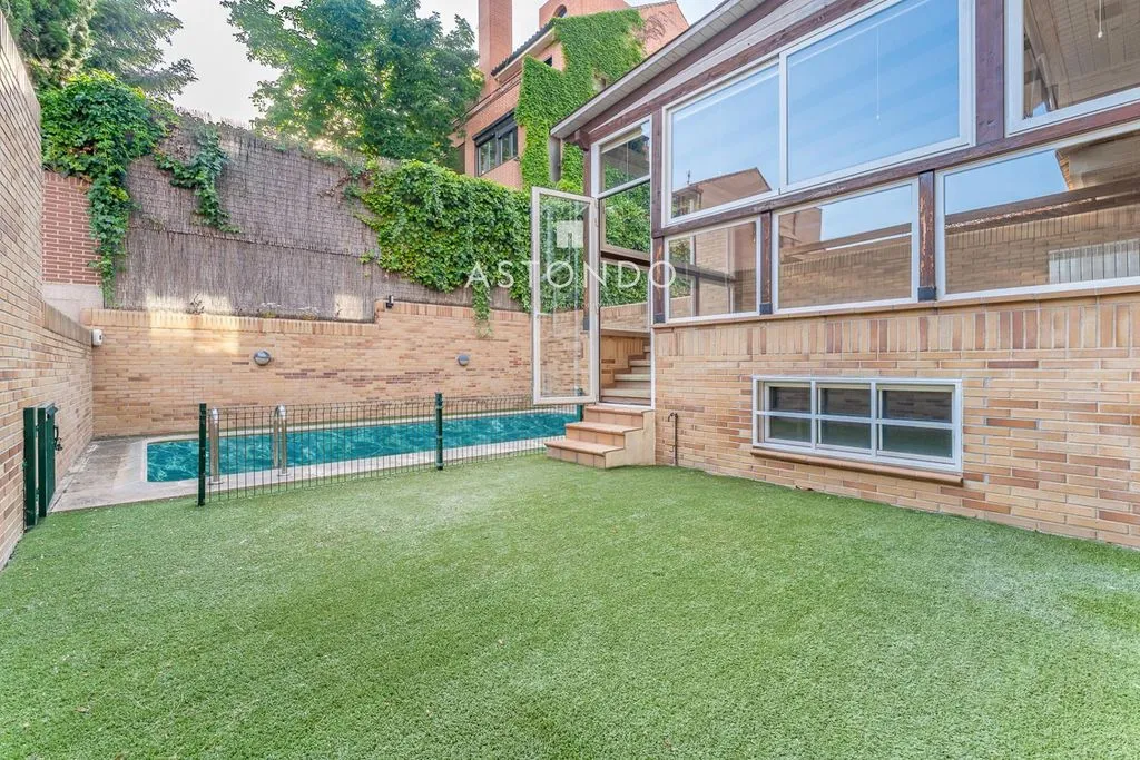 Piscine - Luxury Townhouse with Pool in Madrid