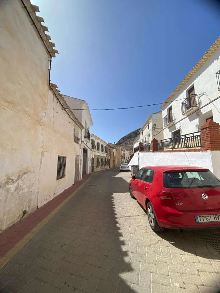 Välivaade - House for Renovation with Terrace in Vélez-Blanco