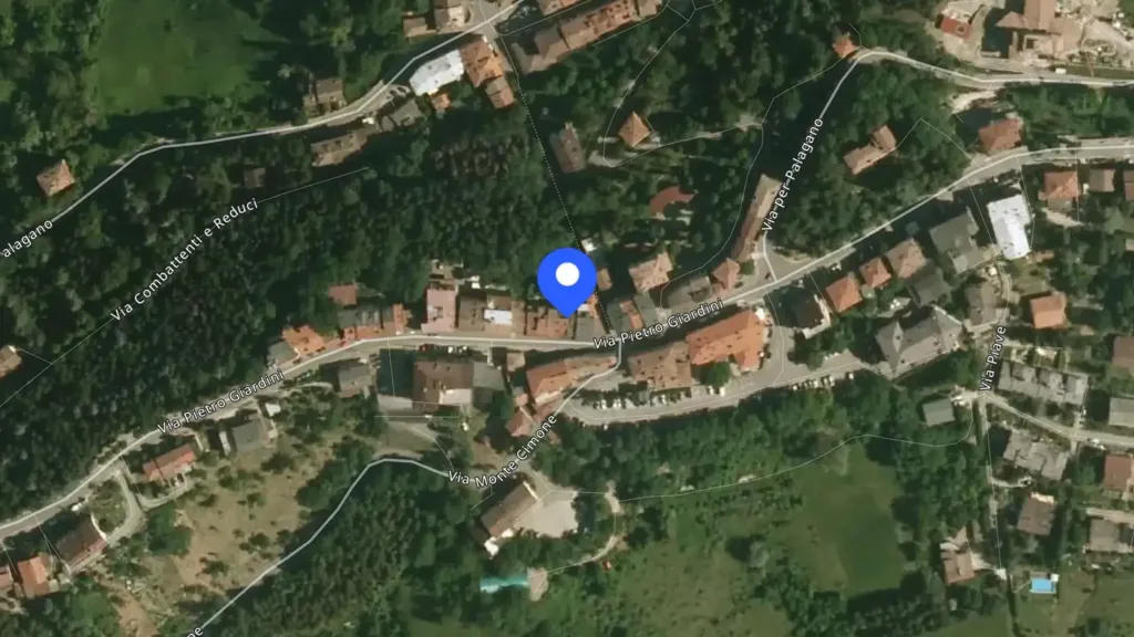 Mixed-Use Property with Shop in Lama Mocogno