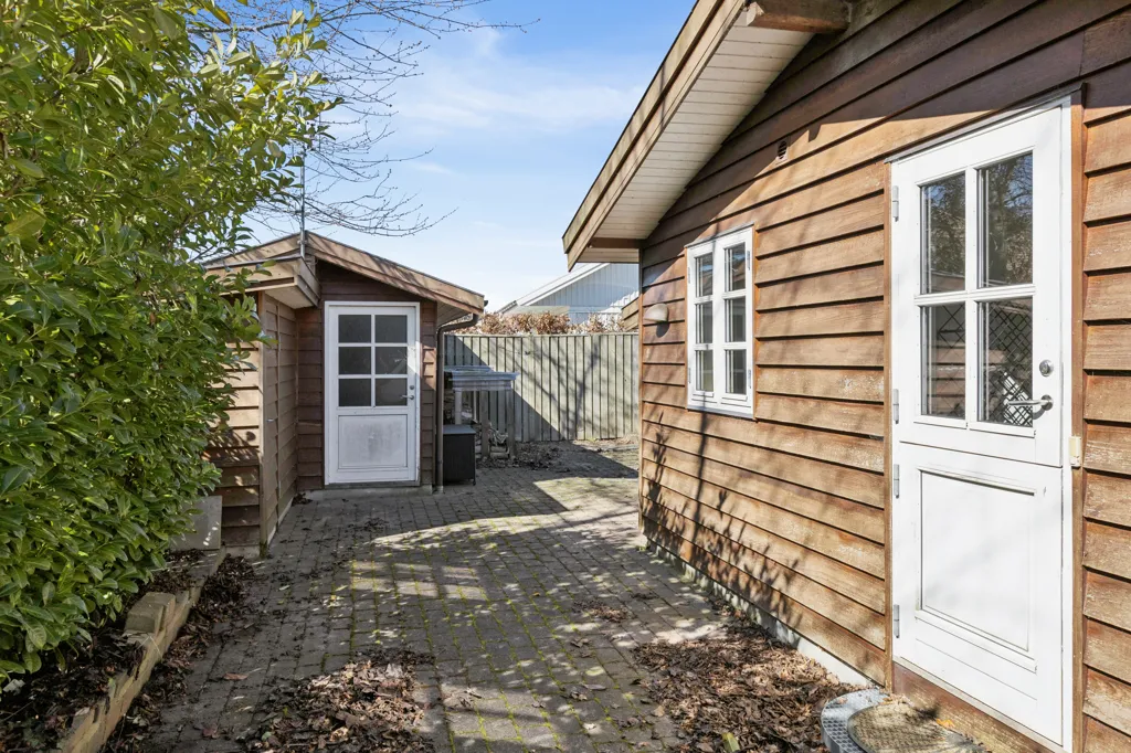 Jardin - Holiday Home with Private Beach in Køge