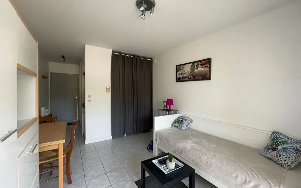 Chambres - Studio Meublé avec Terrasse à La Rochelle