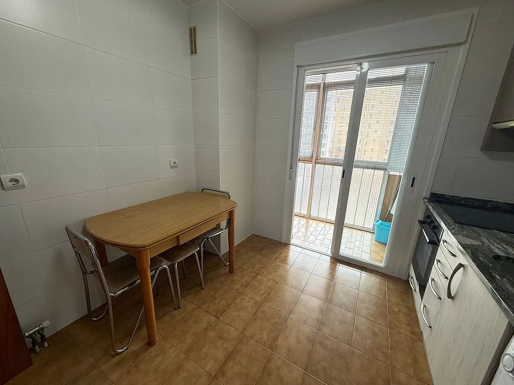 Salle à manger - Apartment with Terrace and Garage in Gamonal