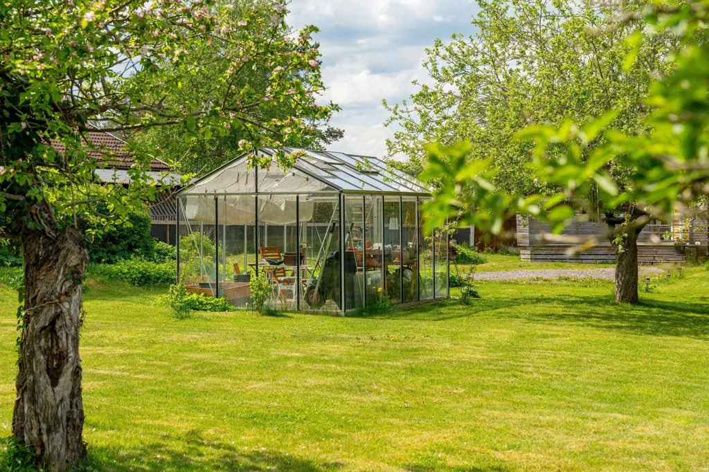 Aed - Family Villa with Workshop in Varnhem