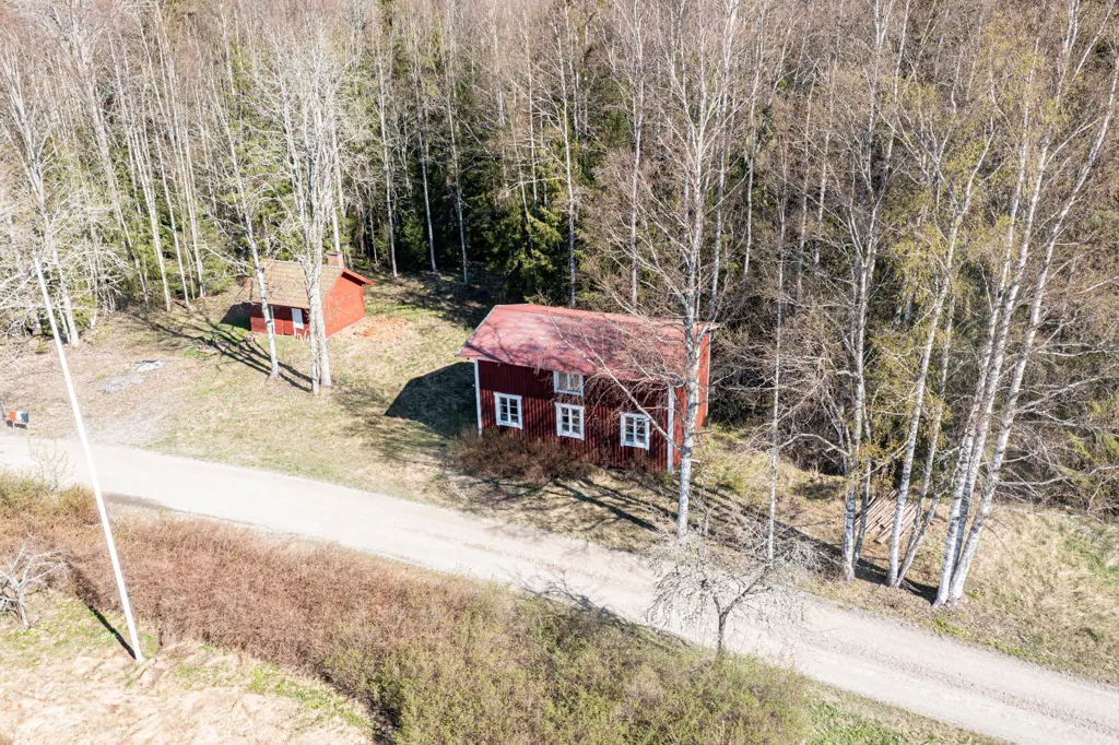 Vue aérienne - Charming Farmhouse with Workshop in Salbohed
