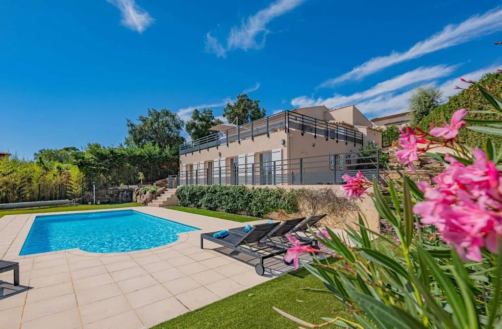 Bassein - Luxury Villa with Pool in Grimaud