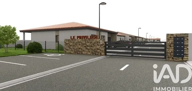 Villa with Private Garden in Pia