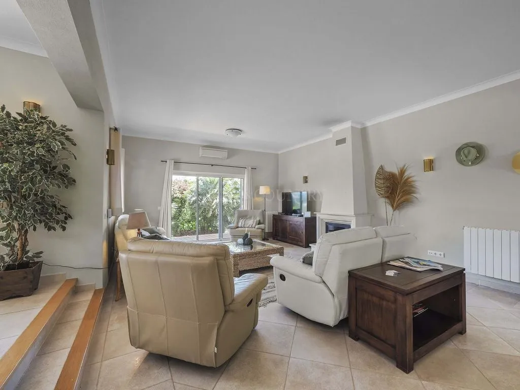 Elutuba - Luxury Villa with Golf Views in Estômbar