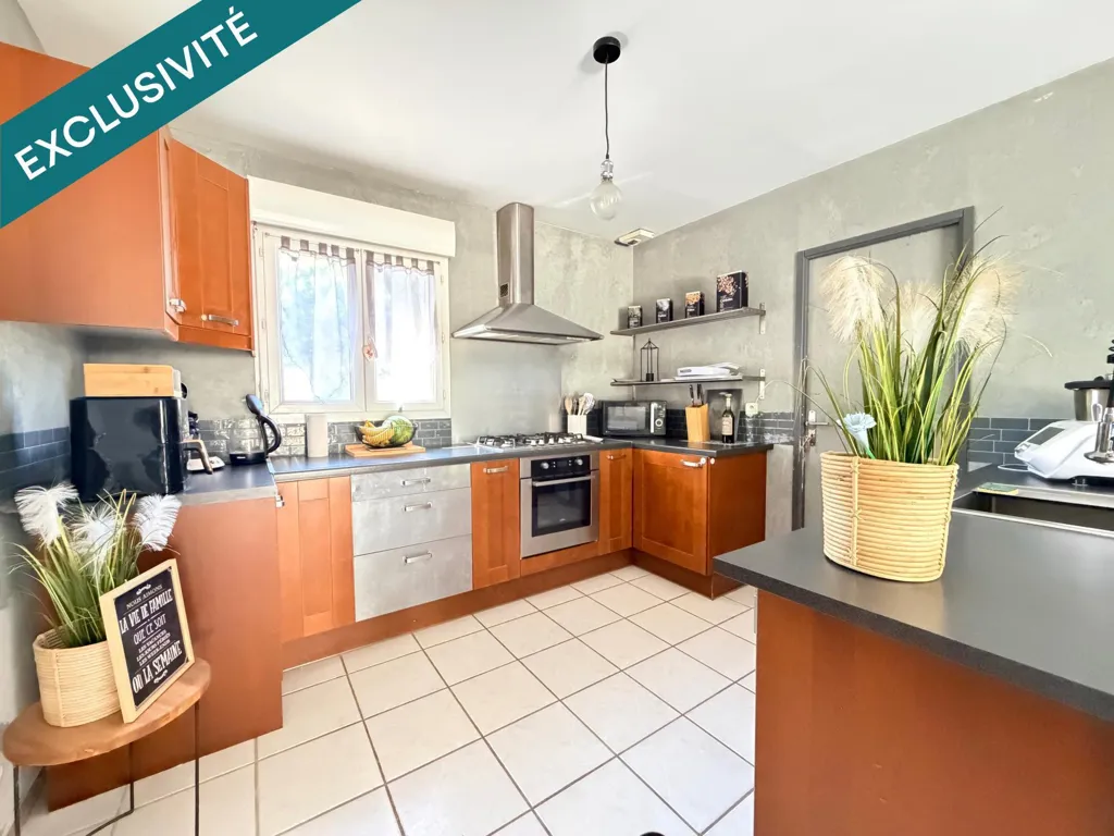 Cucina - 5-Piece House with Garden in Bussac-Forêt