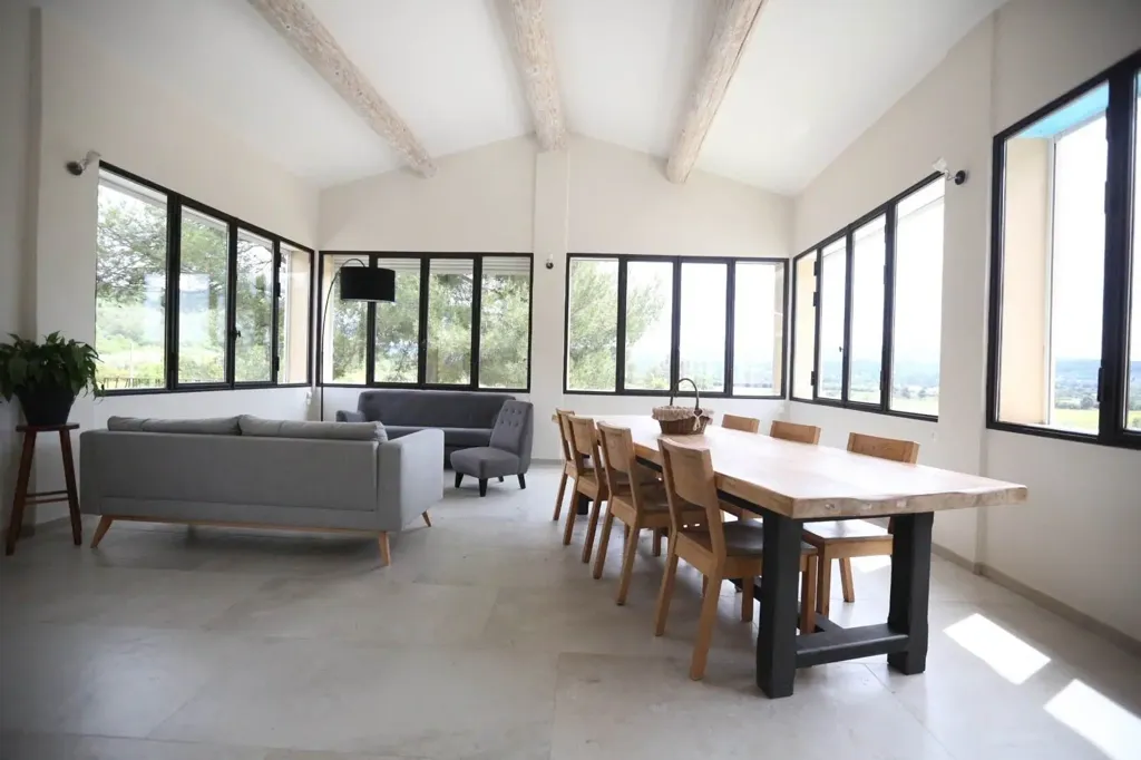 Salle à manger - Domaine Viticole Bio avec Piscine au Cœur de l'AOP Ventoux