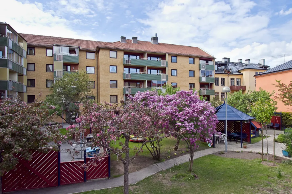 Giardino - Apartment with Balcony in Örebro
