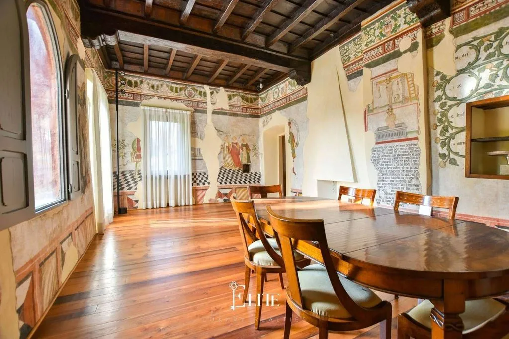 Söögituba - Historic Villa with Private Garden in Azzate