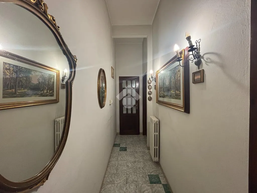 Esik - Apartment with Balcony in Pontedera