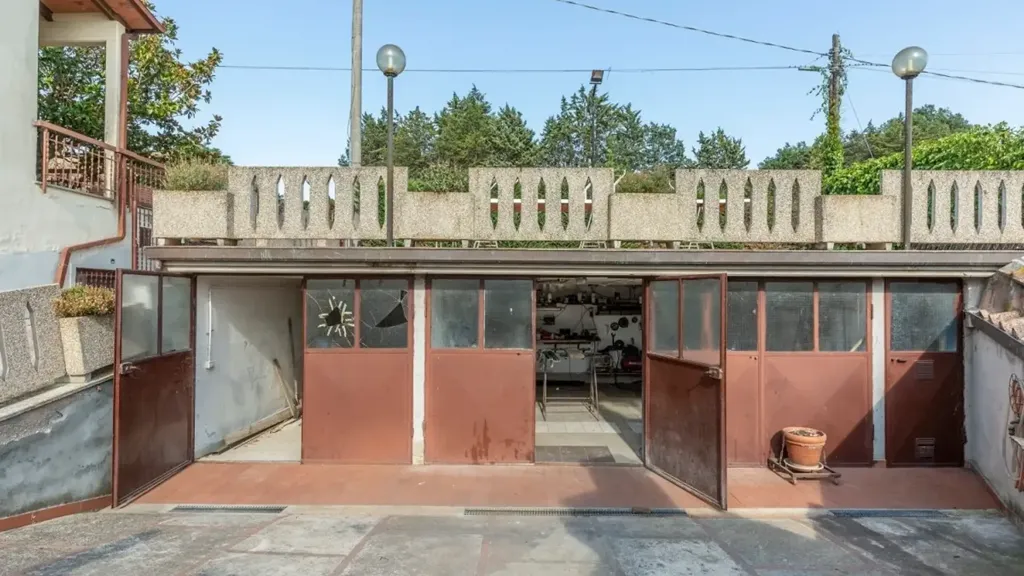 Garage - Maison à IT