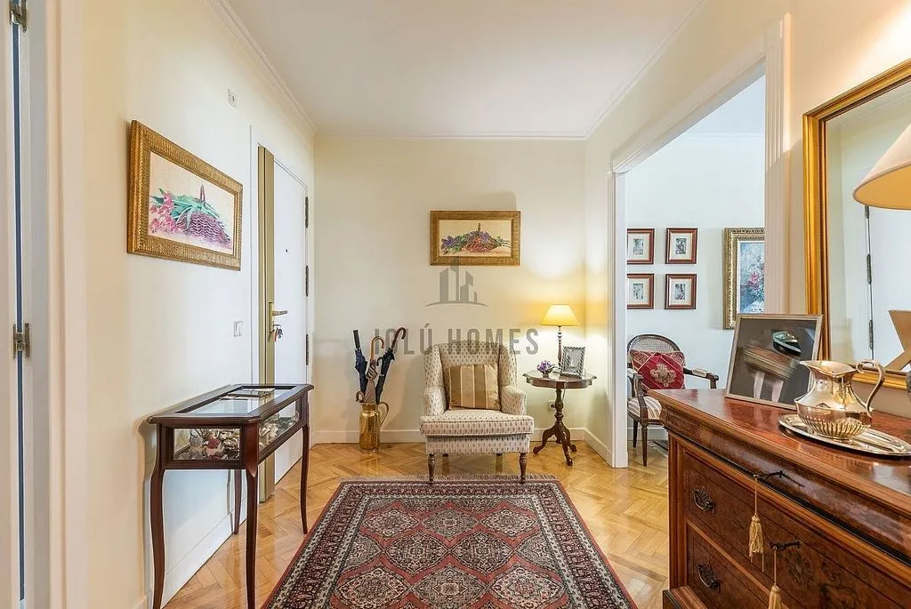 Esik - Apartment with Terrace in Ríos Rosas, Madrid