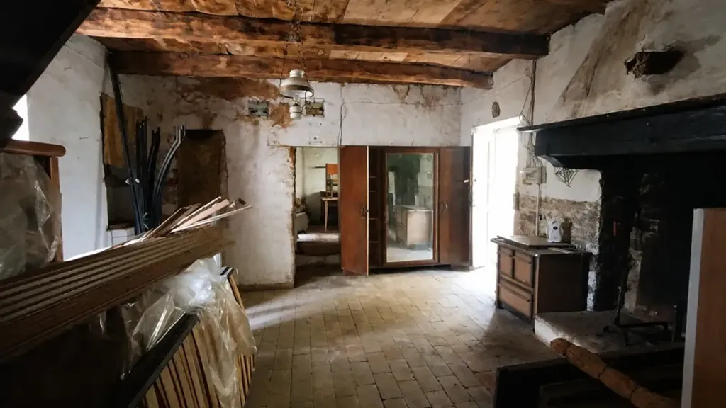 Rooms - Rustic Stone Cottage with Forest Access in Galeata