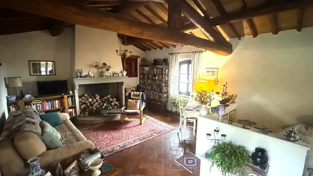 Séjour - Thirteenth-Century Rustico with Garden in Vaiano