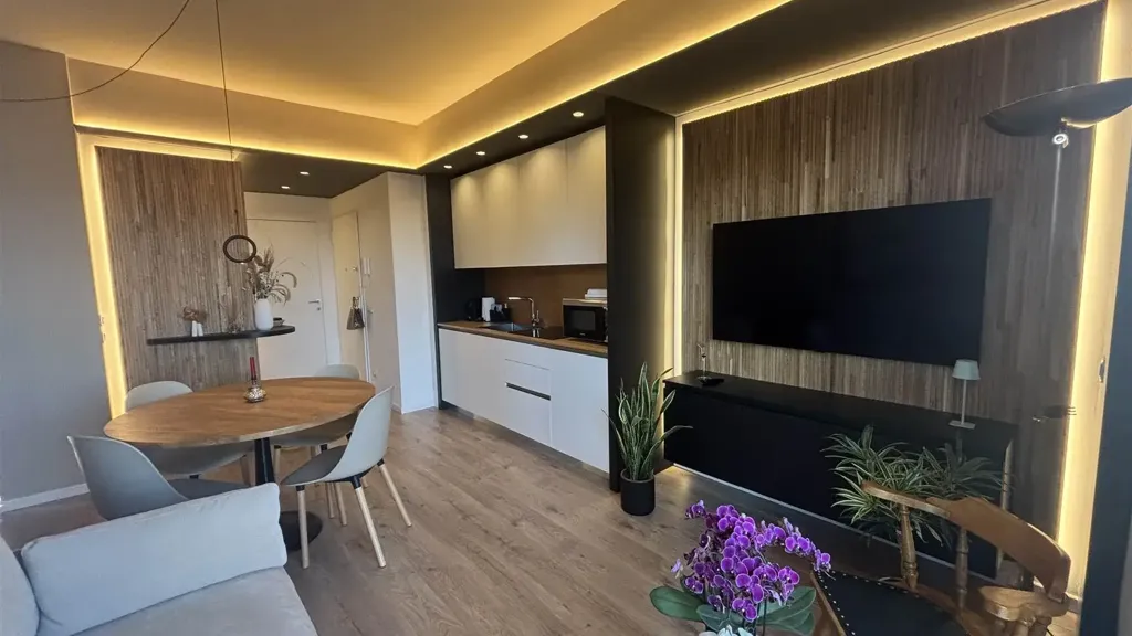 Elutuba - Modernised Triplex with Balcony in Florence