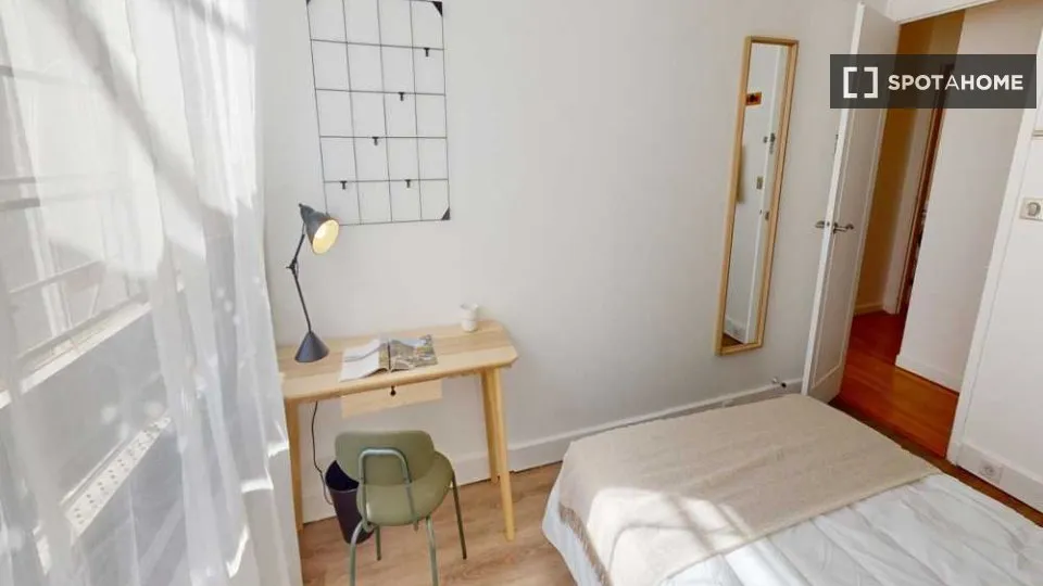Camere da letto - Room in Parisian Shared House