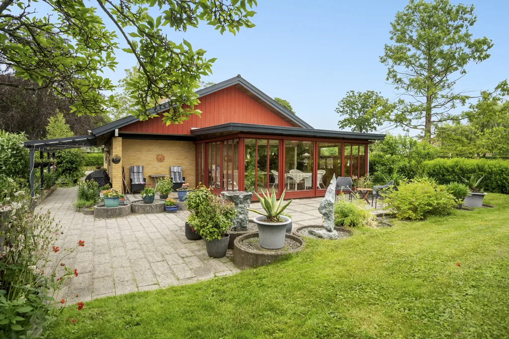 Aed - Villa with River Access in Lysbro