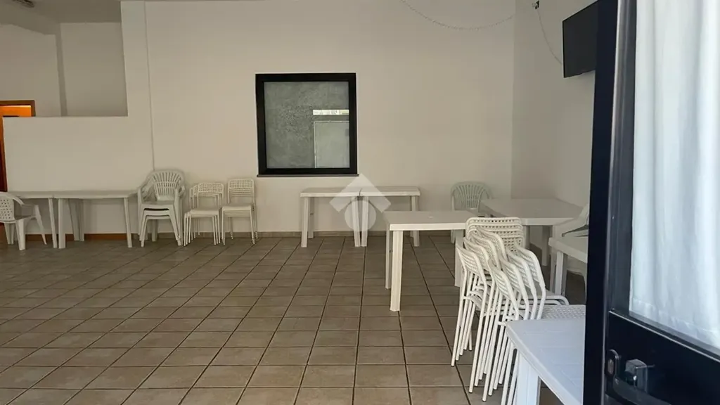 Salle à manger - Commercial Space with Double Frontage in Grottaglie