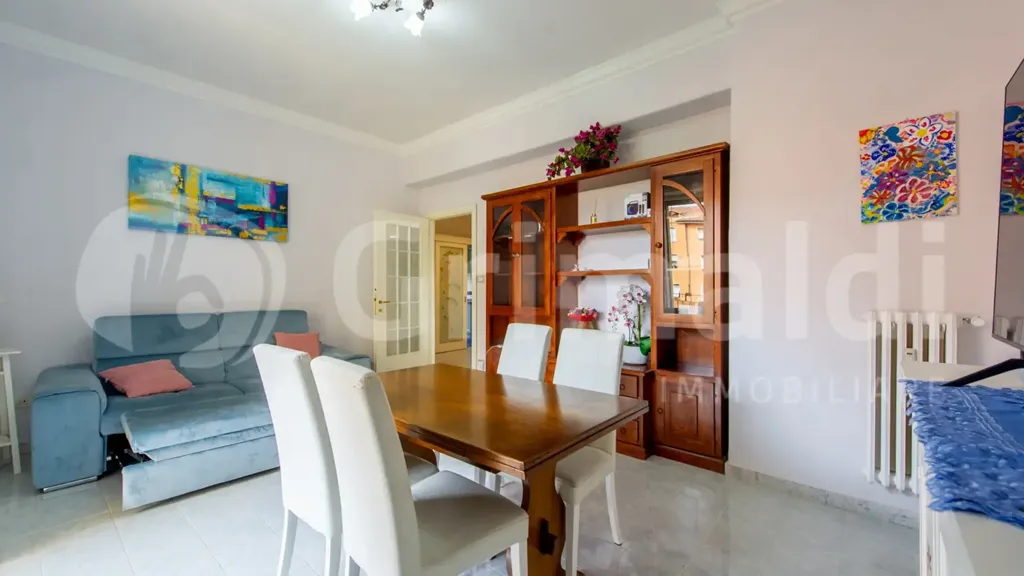 Salle à manger - Rear-Facing Apartment with Balconies in Rome