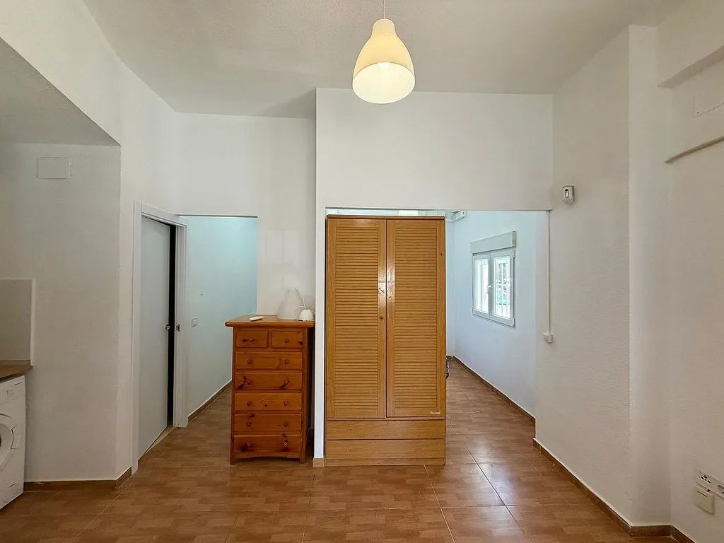 Esik - 2-Bedroom Flat with Air Conditioning in Villaverde Alto