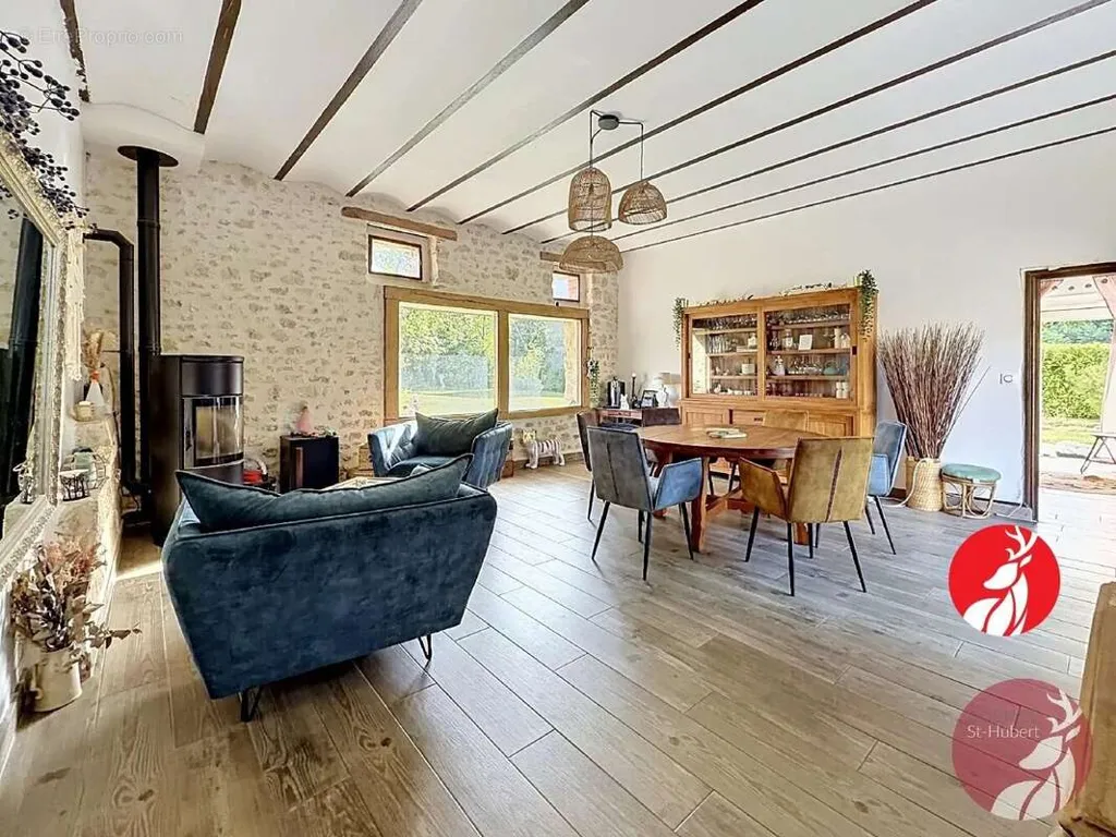 Salle à manger - Deux Longères avec Jardin et Piscine Potentielle à Proximité