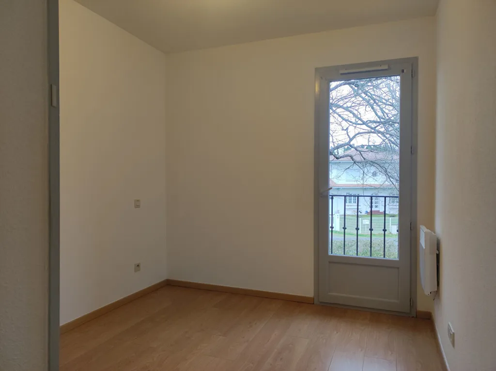 Toad - 3-Bed Flat with Pool in Aureilhan