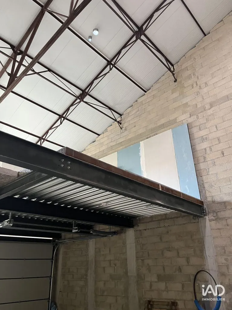 Garaaž - Office Space with Storage in Écuelles